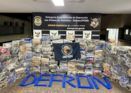 Polícia encontra mais de 3 toneladas de maconha escondidas em carga de aveia>