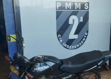 PM de Caarapó recupera moto furtada e suspeitos de receptação são encaminhados à delegacia>