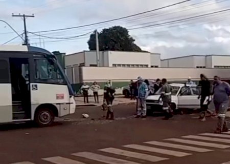 Acidente envolvendo ônibus e automóvel deixa dois feridos na São Jorge, em Caarapó