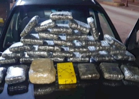 Dupla é presa com maconha e cocaína na região de fronteira>