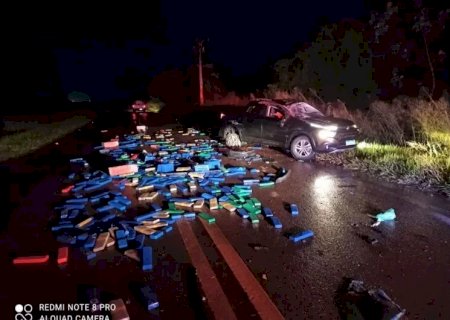 Em Caarapó, motorista capota veículo ao tentar fugir da PRF e deixa mais de 700kg de maconha na BR-163>