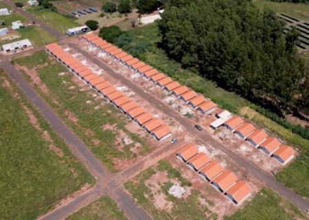 Dagoberto garante recursos para finalizar as obras das 50 casas populares em Caarapó