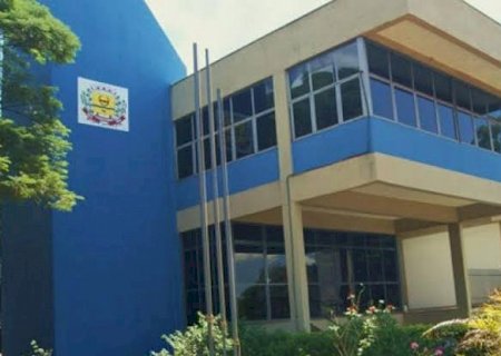 Prefeitura terceiriza limpeza, função de servidores, e entra na mira do MPE>