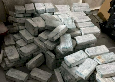 Operação prende três, apreende quase meia tonelada de cocaína, armas e dinheiro