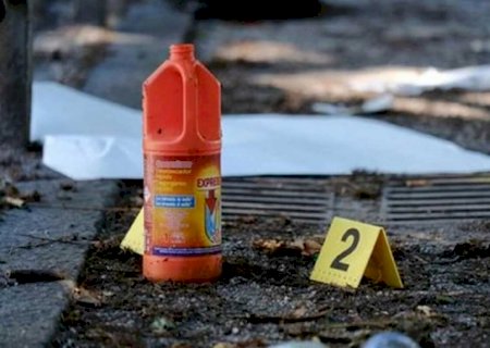 Mulher é indiciada por jogar ácido no pênis do ex após relação sexual