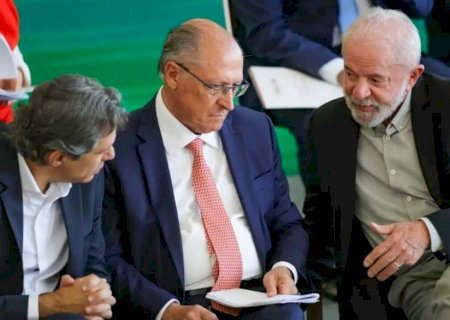 Governo vai trabalhar para reverter taxação dos EUA, diz Alckmin