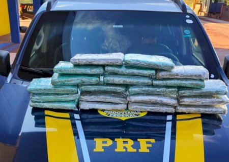 Mãe que viajava com filhas menores é flagrada com 20 kg de maconha em mala>