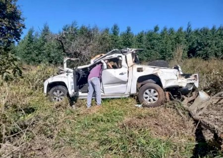 Jovem de 21 anos morre ao capotar picape na rodovia BR-060