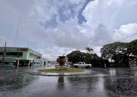 Segunda amanhece com chuva em Caarapó, mas o calor não dará trégua no Estado