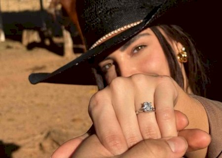 Gabriela Versiani anuncia noivado com Murilo Huff: ‘Nossa história’