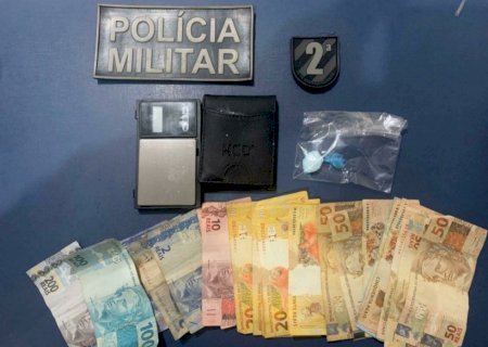 Homem com mandado de prisão é detido com drogas e dinheiro em Caarapó