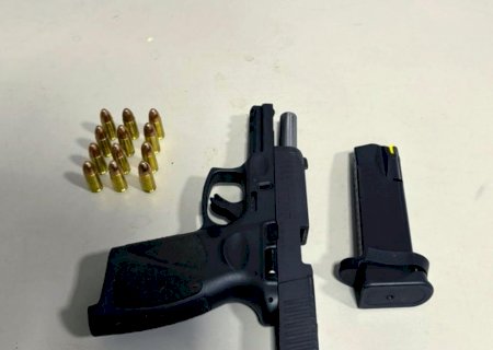Motorista é flagrado com pistola durante abordagem em Dourados