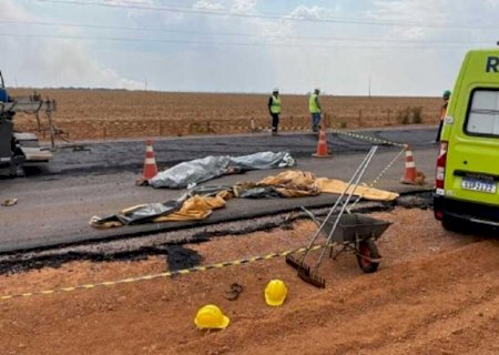 Rolo compressor atropela e mata três operários de obra no MT
