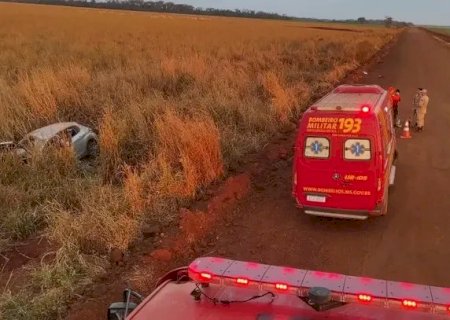 Mulher morre e dois ficam feridos após carro capotar na MS-465 em Rio Brilhante