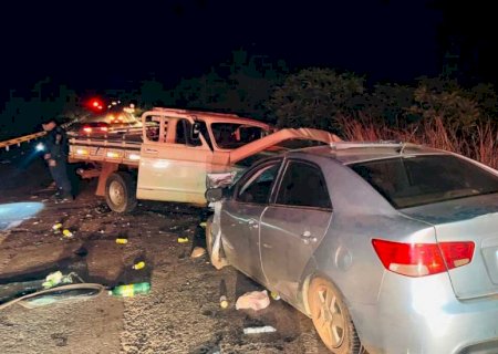 Batida entre carro e caminhonete mata três pessoas na MS-162 em Sidrolândia