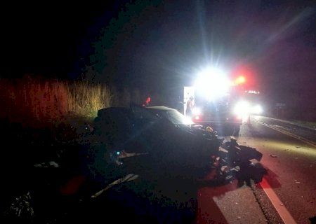 Colisão entre dois veículos deixa uma pessoa morta na BR-267