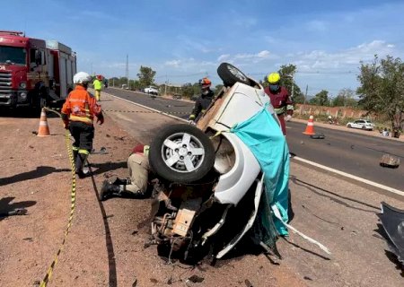 Representante comercial morre em colisão entre carro e caminhão na BR-163>