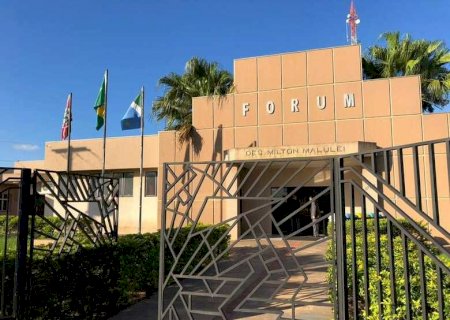 Polícia Militar cumpre mandado de prisão e detém jovem de Dourados no Fórum de Caarapó