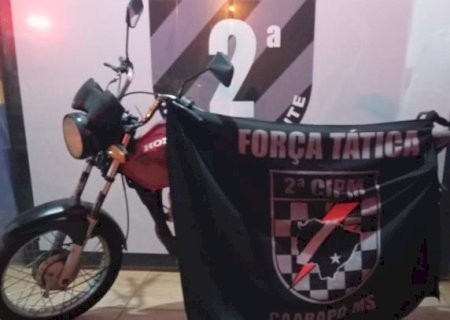 Motociclista foge da Polícia Militar e abandona veículo no bairro Shalom