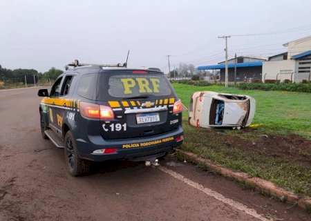 PRF apreende R$ 10,7 milhões em maconha após perseguição e capotamento
