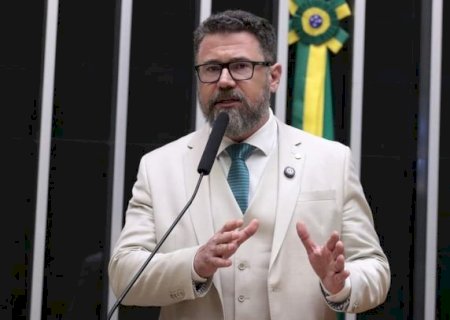 Deputado de MS quer autorizar professores a andarem armados dentro das escolas