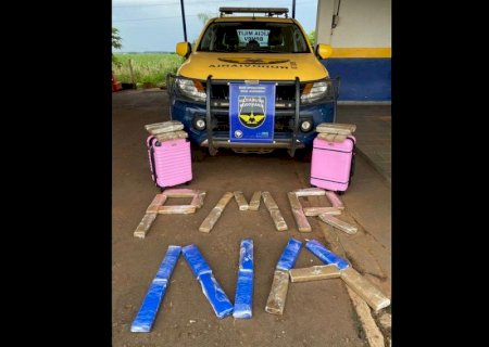 Jovem é presa com malas "recheadas" de maconha que saíram de Dourados