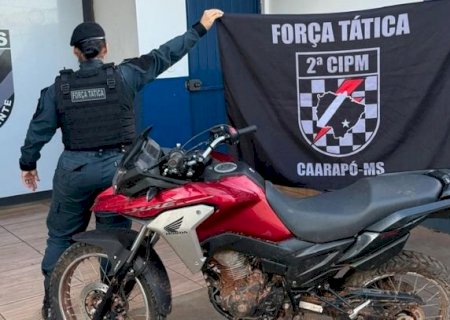 Polícia Militar recupera motocicleta furtada em área de mata em Caarapó