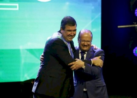 Governador Eduardo Riedel sai de férias e Barbosinha assume o comando de MS até 16 de janeiro