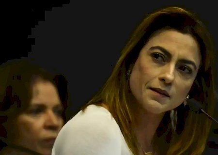 Soraya aconselha patriotas a doar Havaianas e 'não rasgar dinheiro'