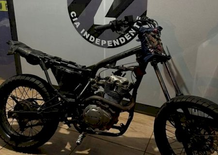 Perseguição policial termina com apreensão de dois adolescentes e moto irregular no centro de Caarapó