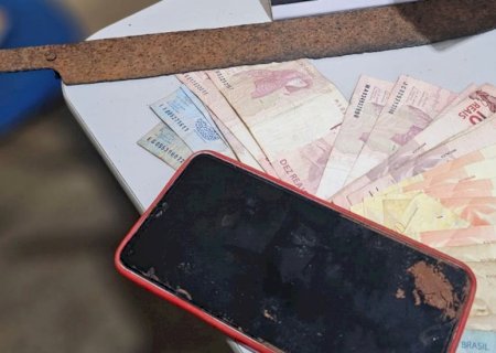 Adolescente mata homem em incêndio, rouba carro e capota veículo na BR-163 em Rio Verde