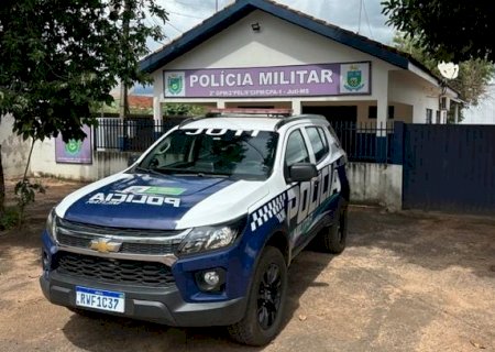 Homem é preso pela PM após agredir companheira com golpes de facão em Juti>