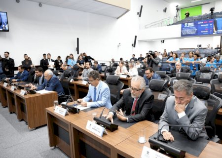 Janela partidária pode fazer mais da metade dos 24 deputados trocarem de sigla