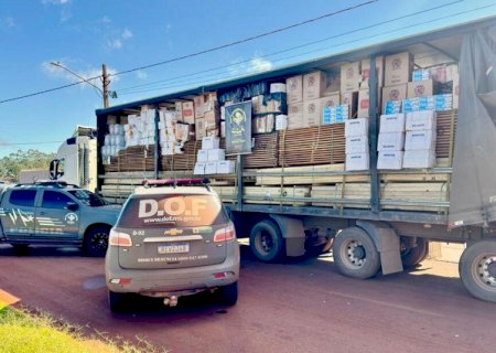 DOF apreende carga milionária de cigarros e agrotóxicos escondida em carreta na BR-267