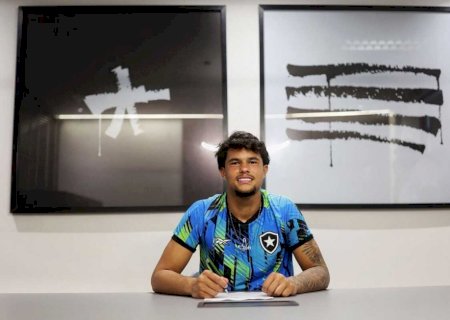 Bruninho Samudio assina contrato profissional com Botafogo