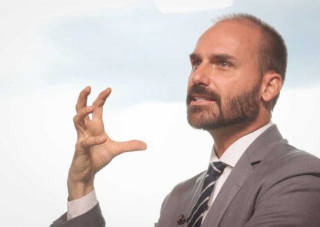 PF afasta Eduardo Bolsonaro de cargo por faltas não justificadas