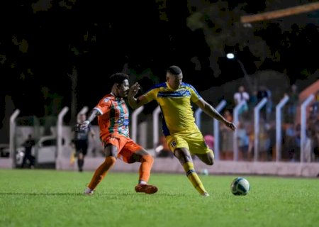 Naviraiense vence DAC e assume liderança do Estadual