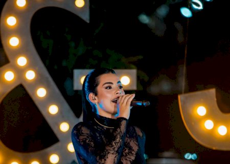 Jovem cantora de 16 anos, com ligação com Caarapó, começa a ganhar destaque no sertanejo