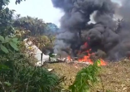 Avião militar com mais de 100 soldados cai na Colômbia e mobiliza equipes de resgate