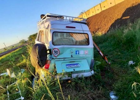 Casal morre em colis&atilde;o entre Kombi e carreta na rodovia BR-163>