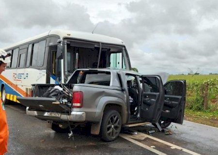 Colisão entre Amarok e ônibus mata motorista no encontro da MS-040 com a BR-163