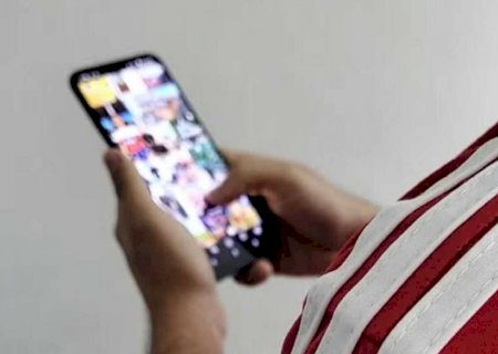 Mulher leva celular para conserto e descobre que técnico compartilhou vídeo íntimo