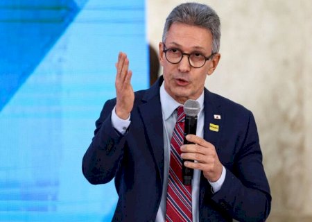 Zema renuncia ao governo de MG e dispara contra Lula em discurso de despedida