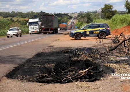 BR-163 é desbloqueada após quase 6 horas de interdição (vídeo)