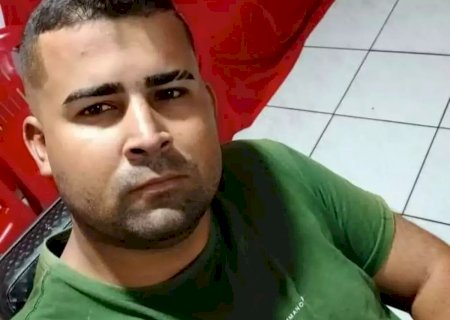 Homem invade casa usando capacete e executa jovem