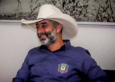 Prefeito de Ivinhema desiste de disputar eleições e decide permanecer no cargo