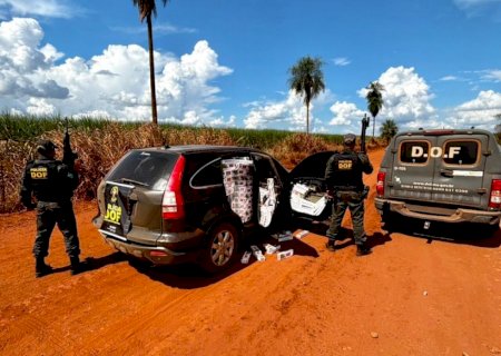 Contrabandista fura bloqueio, foge em alta velocidade e abandona SUV na MS-465