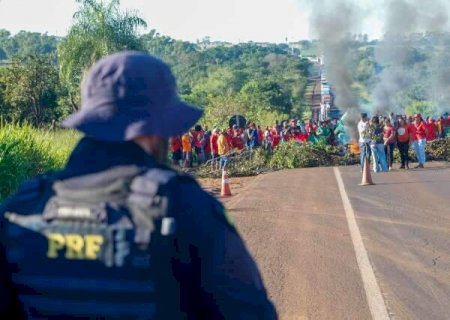 Sem-terra pedem presidente nacional do Incra para liberar BR-163