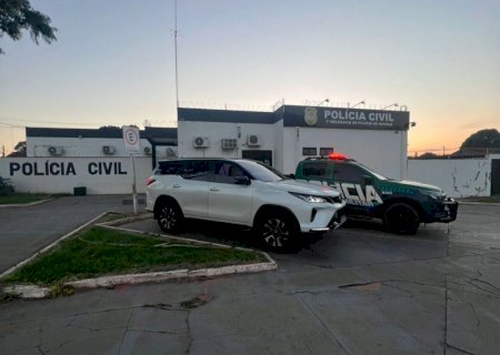 Fuga durante bloqueio ambiental termina com veículo furtado recuperado