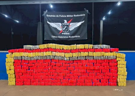 Perseguição na MS-164 termina com apreensão de quase 900 kg de maconha